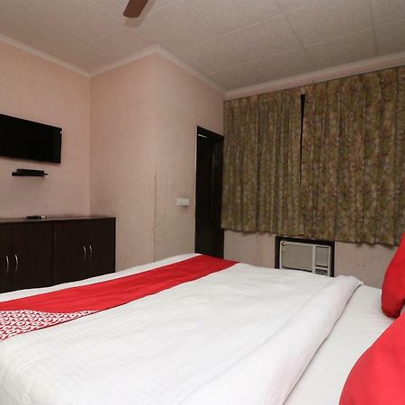 Oyo 24672 Bharat Guest House Delhi  Kültér fotó