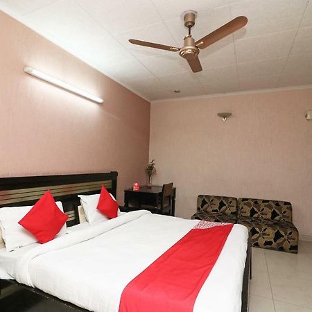 Oyo 24672 Bharat Guest House Delhi  Kültér fotó
