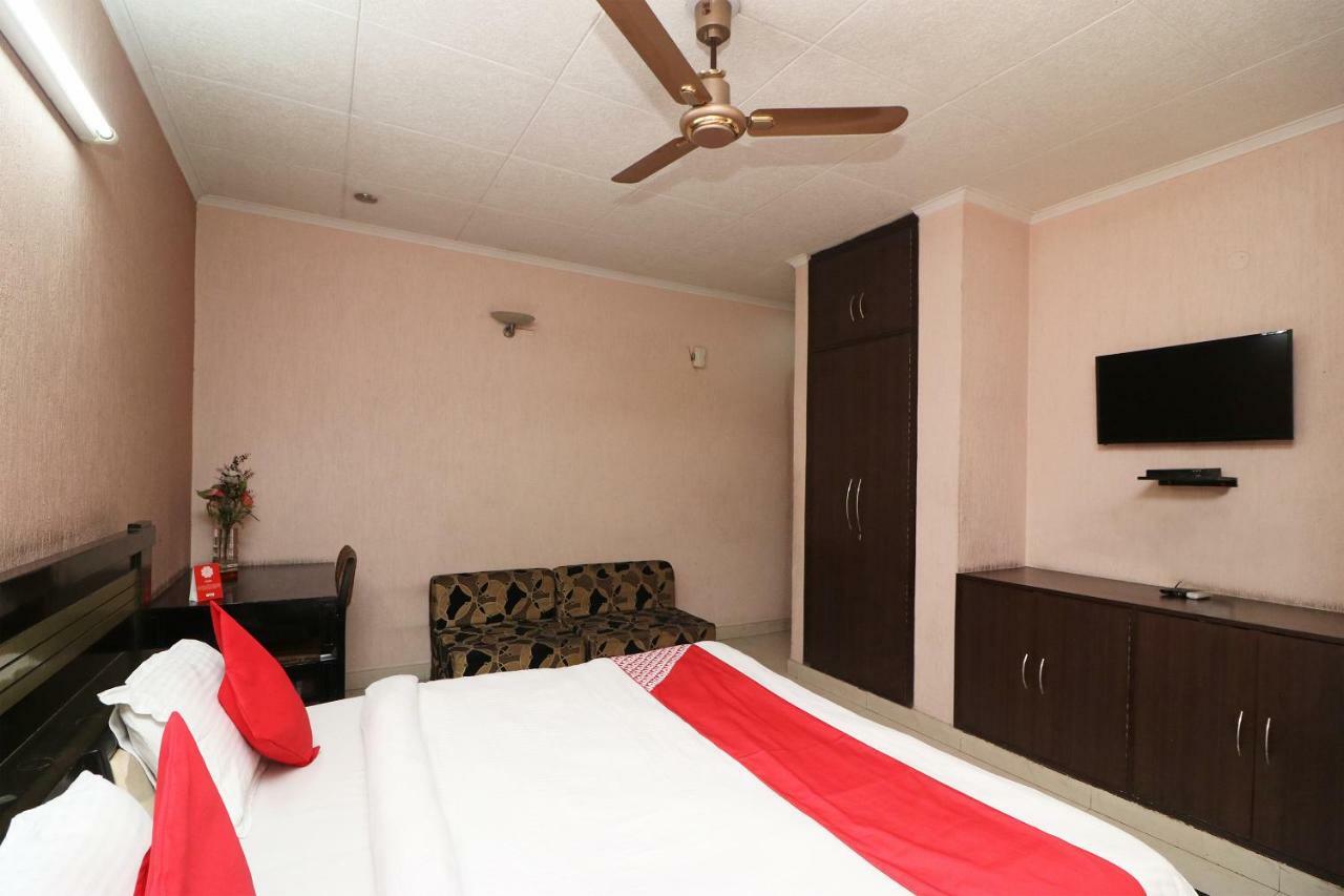 Oyo 24672 Bharat Guest House Delhi  Kültér fotó