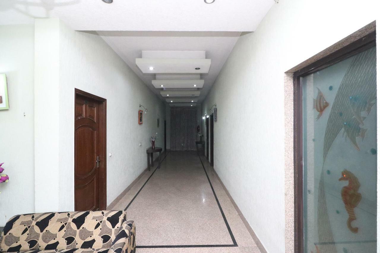 Oyo 24672 Bharat Guest House Delhi  Kültér fotó