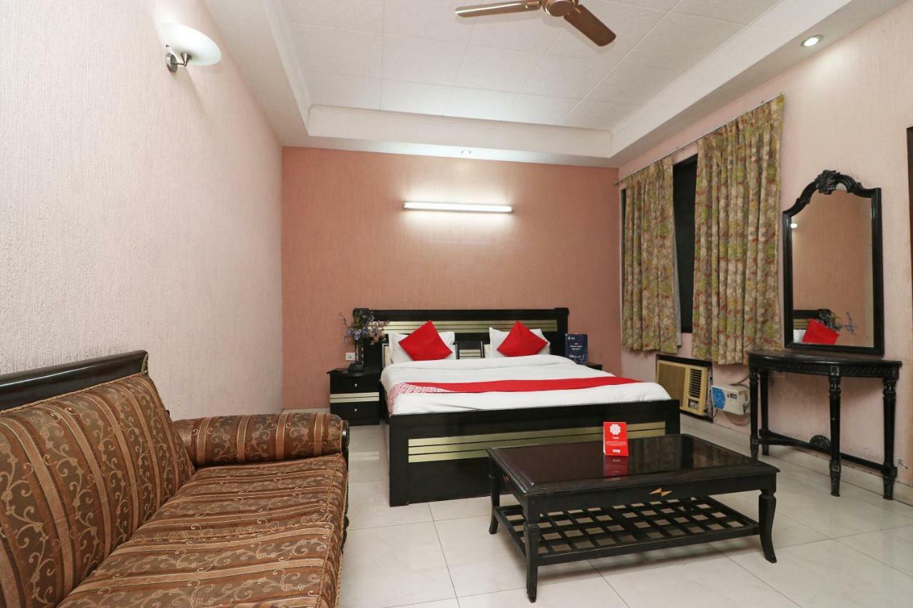 Oyo 24672 Bharat Guest House Delhi  Kültér fotó