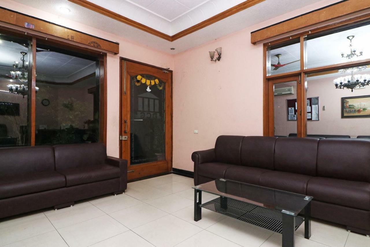 Oyo 24672 Bharat Guest House Delhi  Kültér fotó