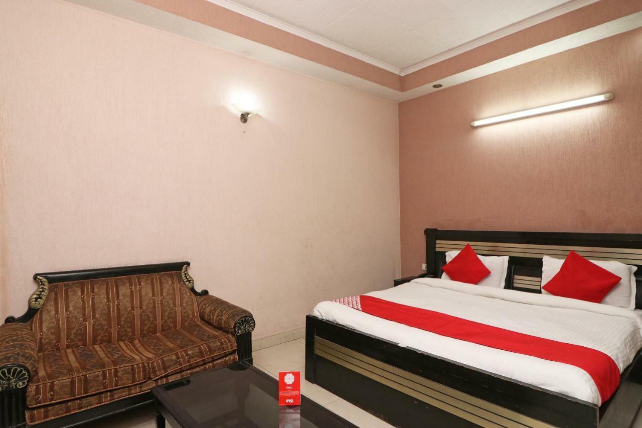 Oyo 24672 Bharat Guest House Delhi  Kültér fotó