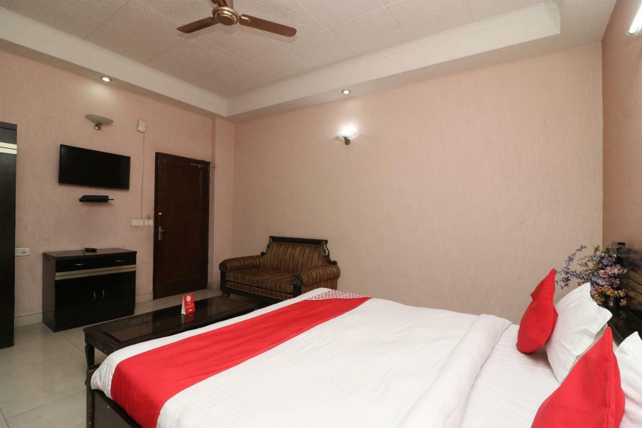 Oyo 24672 Bharat Guest House Delhi  Kültér fotó