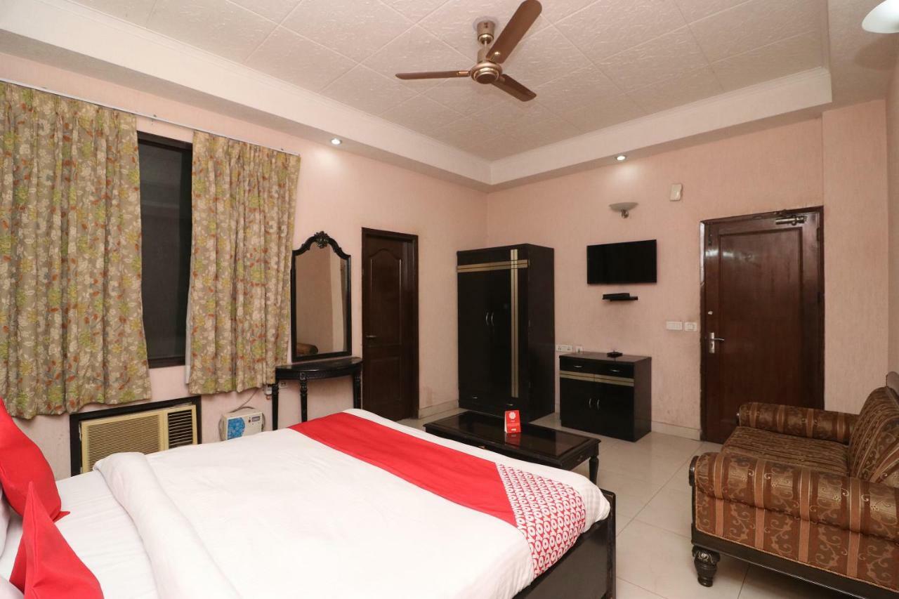 Oyo 24672 Bharat Guest House Delhi  Kültér fotó