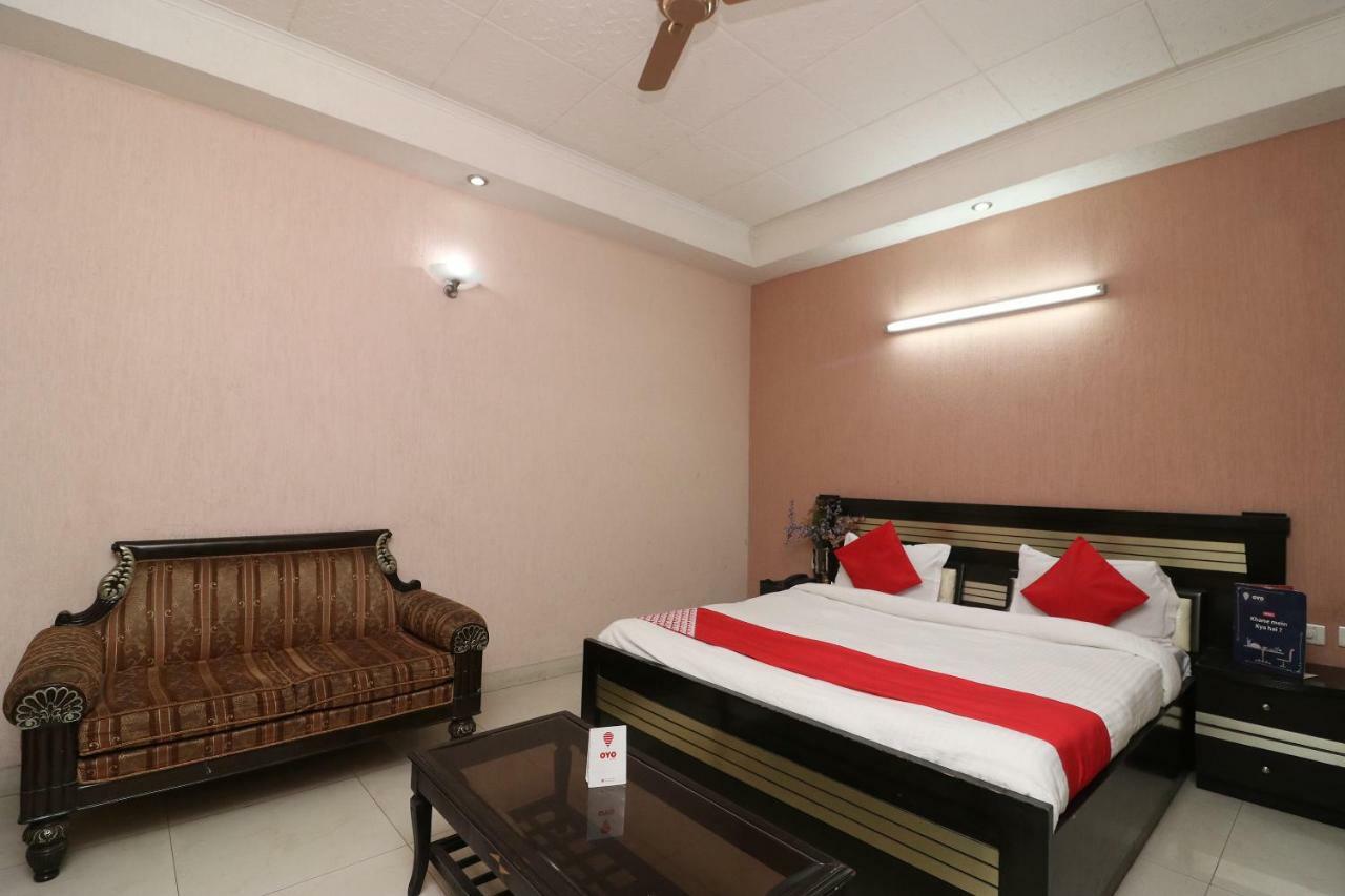 Oyo 24672 Bharat Guest House Delhi  Kültér fotó