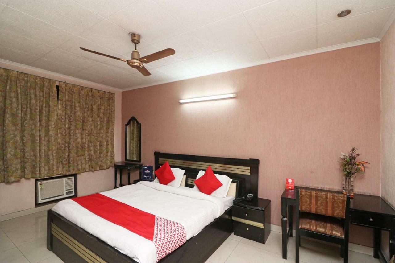 Oyo 24672 Bharat Guest House Delhi  Kültér fotó