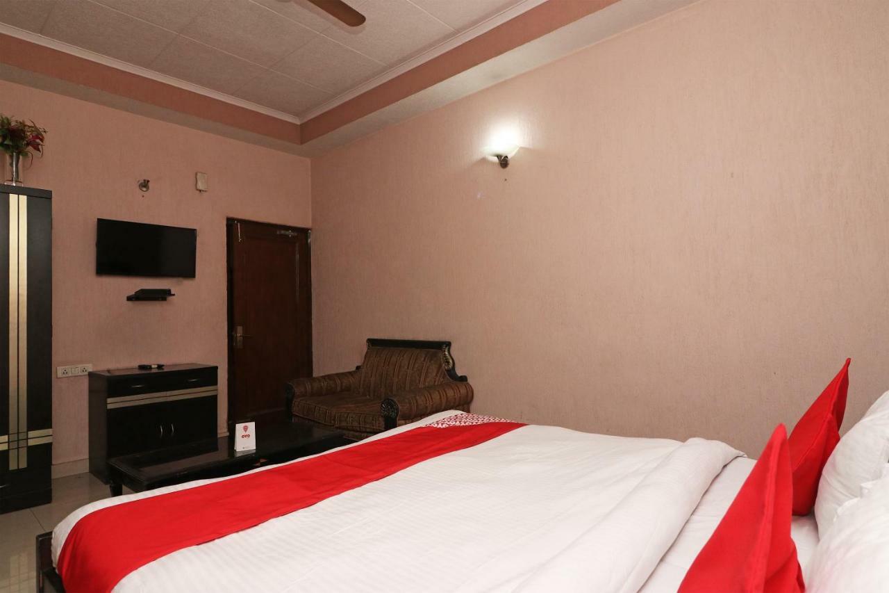 Oyo 24672 Bharat Guest House Delhi  Kültér fotó