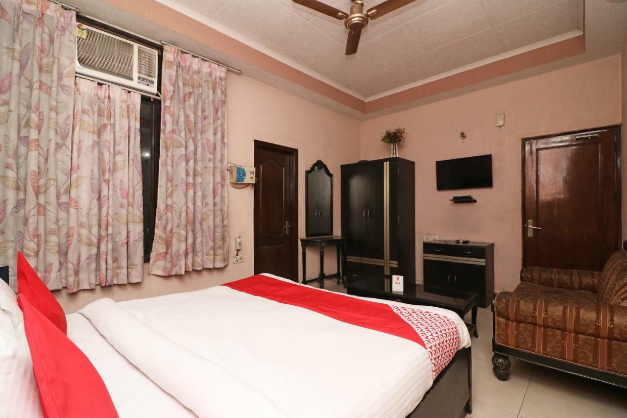 Oyo 24672 Bharat Guest House Delhi  Kültér fotó